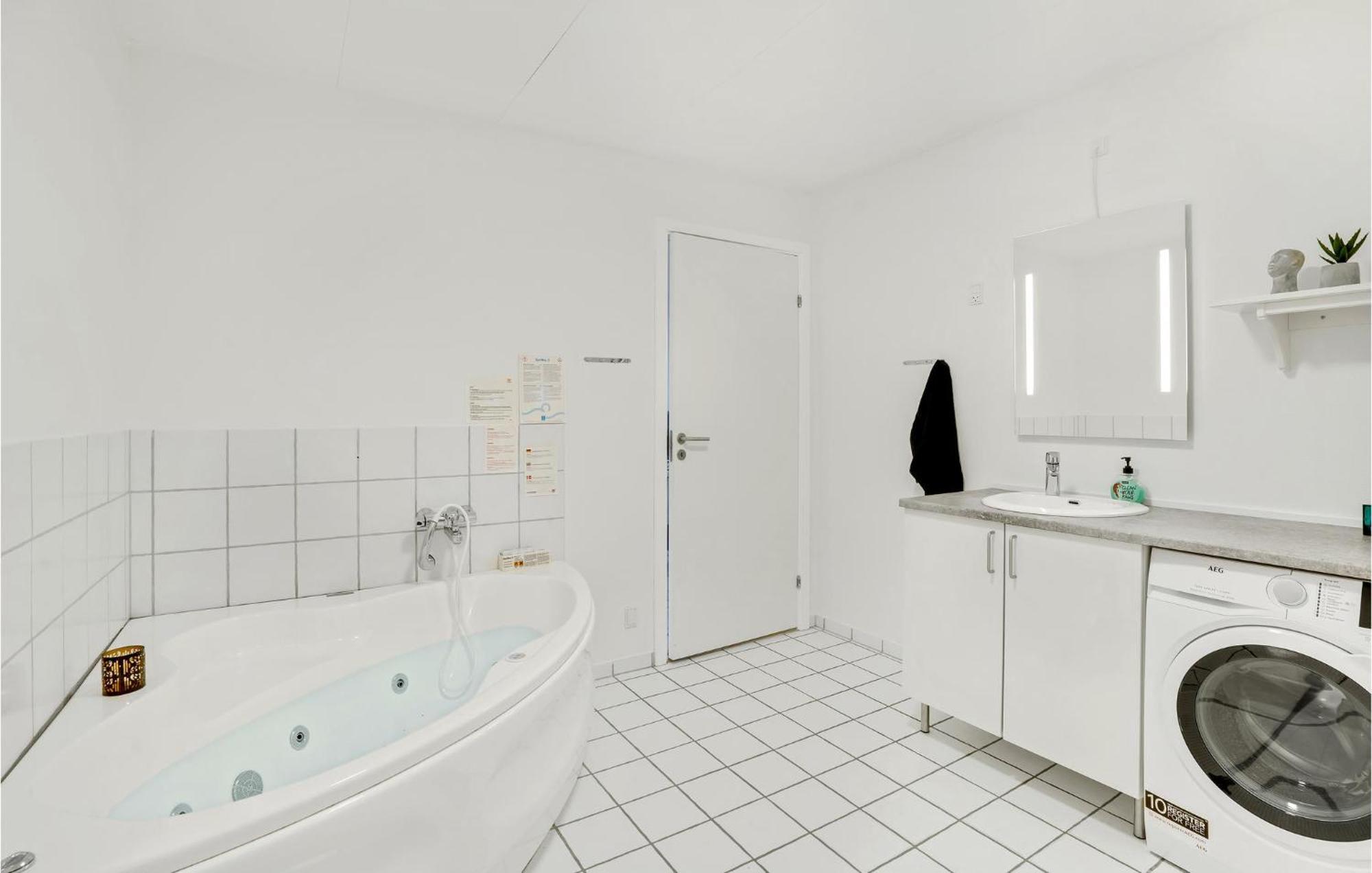 Amazing Home In Hvide Sande With Wifi Bjerregård Exterior foto